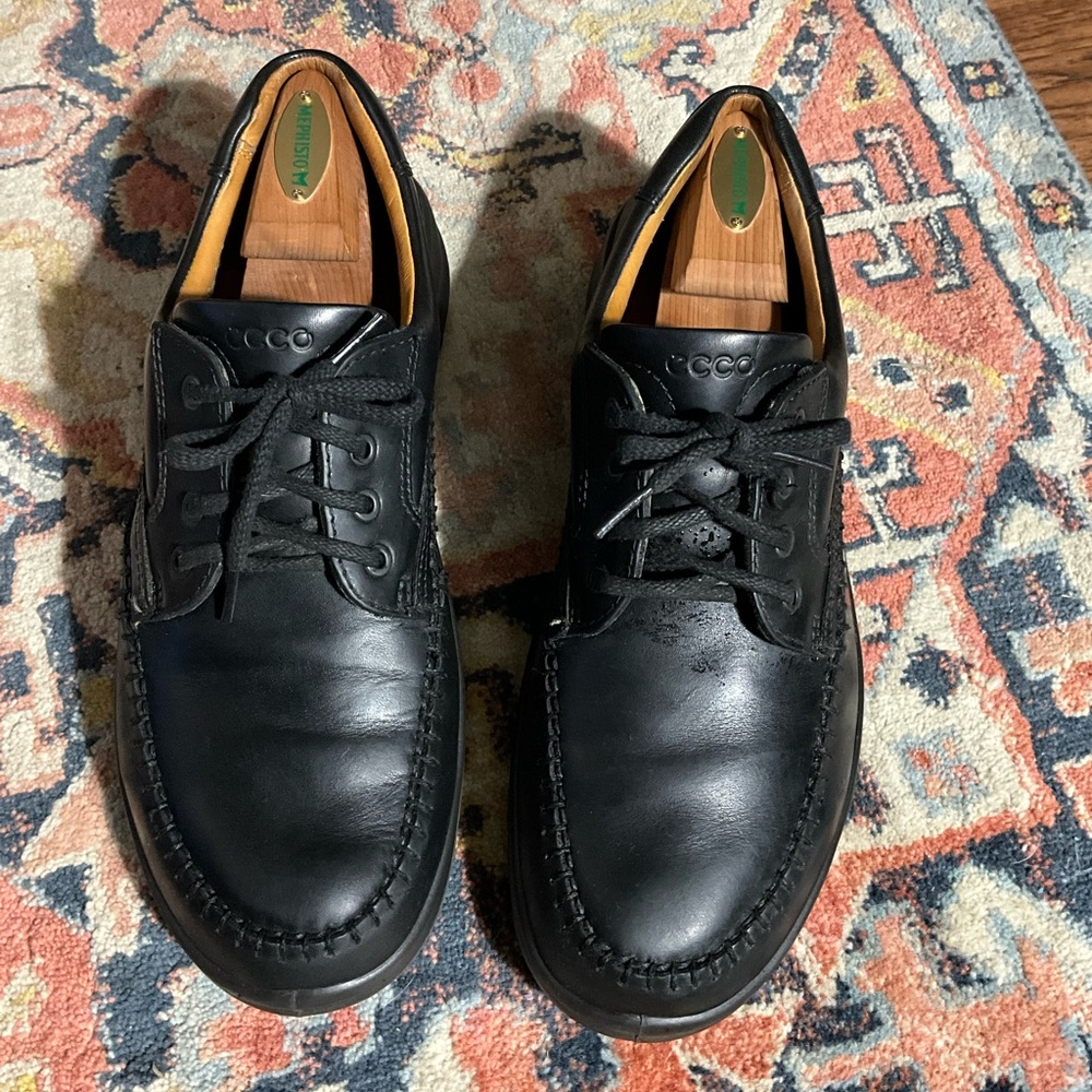 ECCO black leather casual shoes size 11 Preowned.
